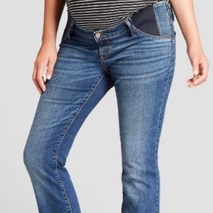 Confortable maternity jeans in good condition.